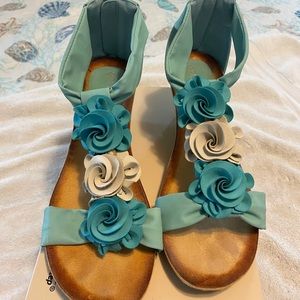 Patrizia by Spring Step size 9.5-10 Harlequin floral wedge sandals